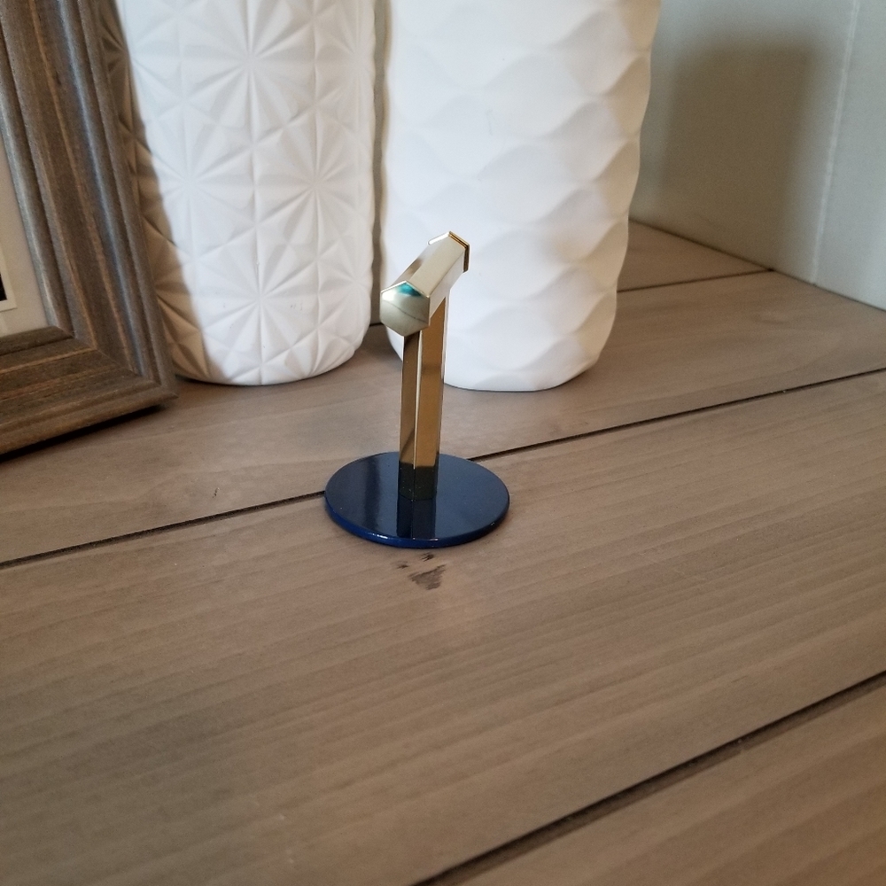 Ring holder - Picture 3 of 4